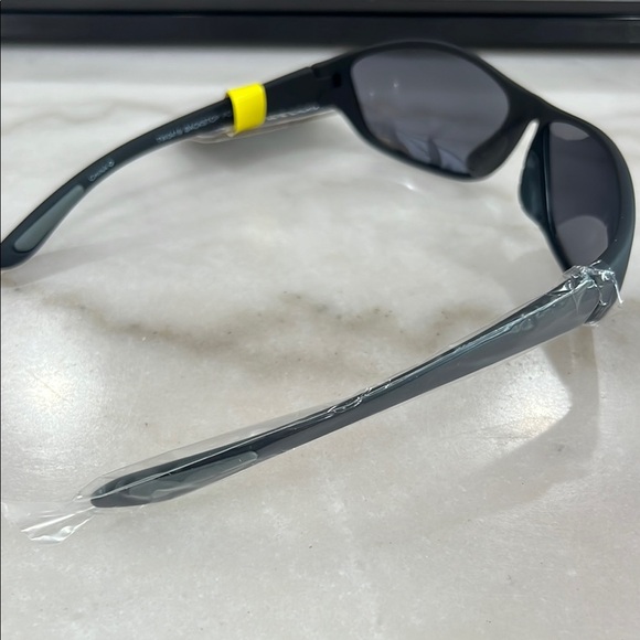 Foster Grant Black Backstop Polarized Sunglasses - Picture 4 of 5